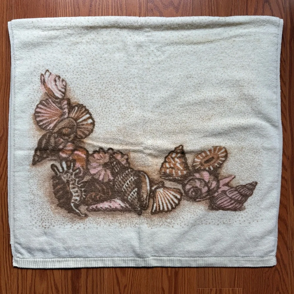 VTG Bath Towel - Seashell Design - Springmaid - Made In The USA